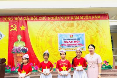 Ngày hội “Đập heo đất giúp bạn đến trường”